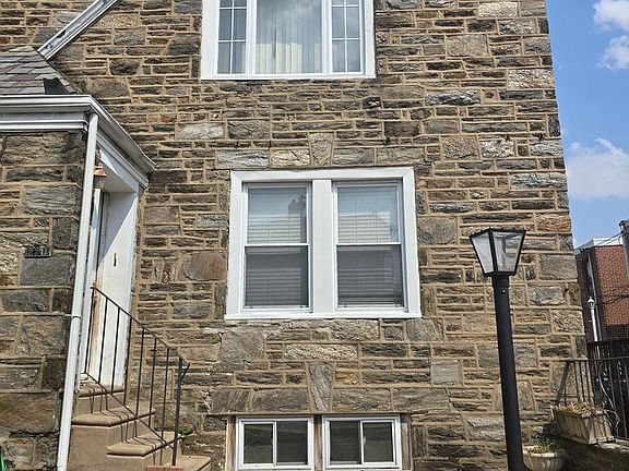 2nd image of 2211 Melvin St