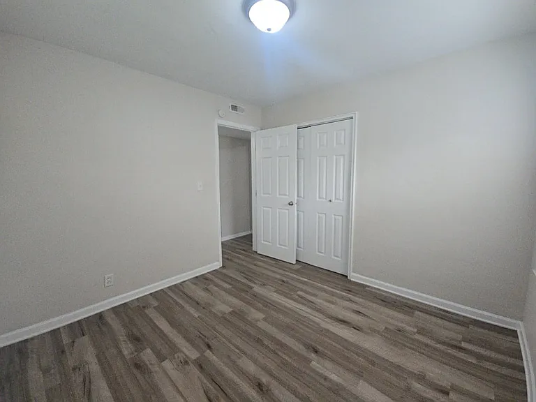 1011 Blakley Dr — Photo 10