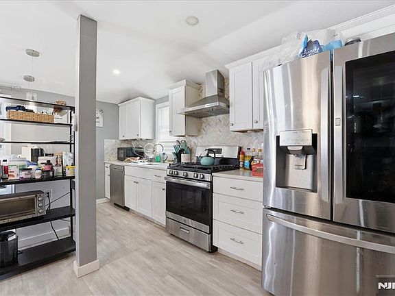 5th image of 30 Decker Rd