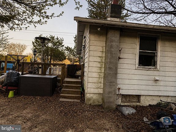 2nd image of 1059 Regent Rd