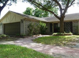 6911 Navidad Rd, Houston, TX 77083