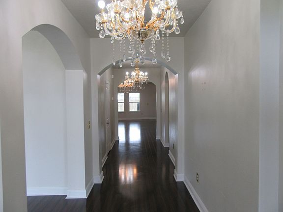 4th image of 105 N Shoreview Dr