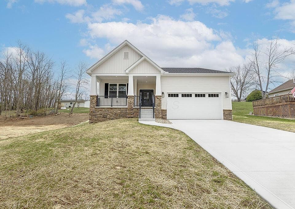 1st image of 301 Lakeview Heights Dr