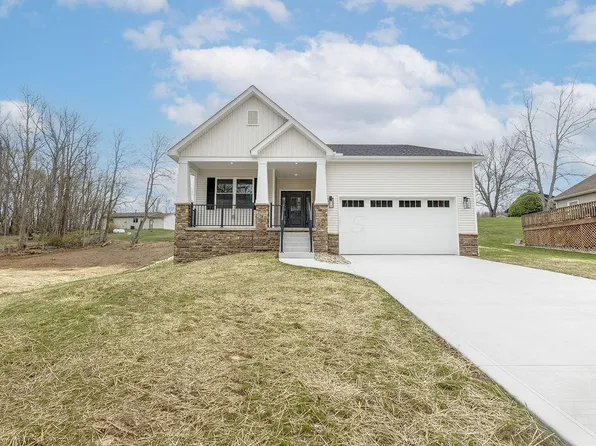 301 Lakeview Heights Dr, Howard, OH 43028
