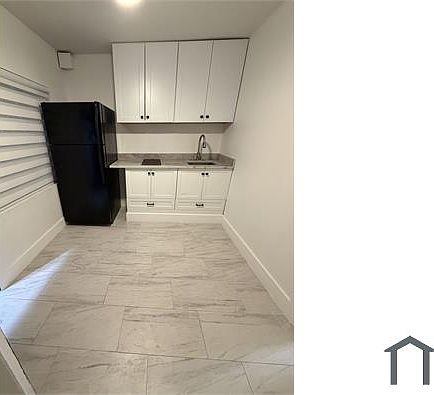 2nd image of 4824 El Capistrano Dr #4