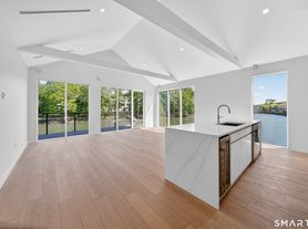 253 Riverside Ave