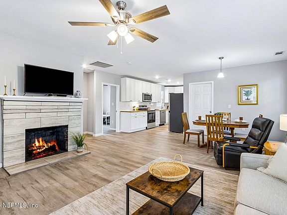 4th image of 2908 BROADWAY Avenue