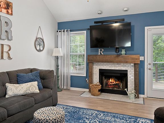 5th image of 3425 N Henderson Way