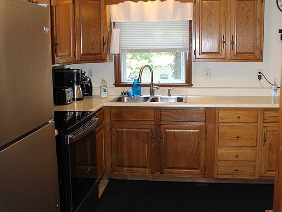 3rd image of 5 Howard George Ct