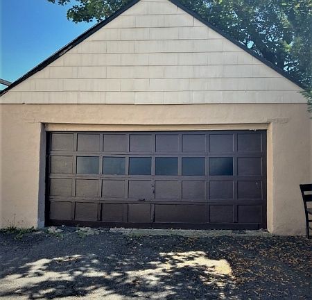 3rd image of 404 E 6th St