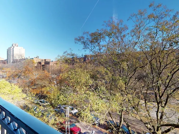 540 Ocean Parkway image 10 of 10