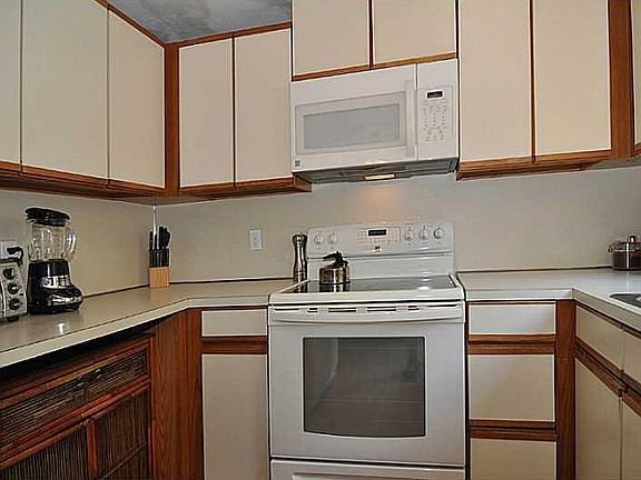 3rd image of 500 E Greenwich Ave APT 123