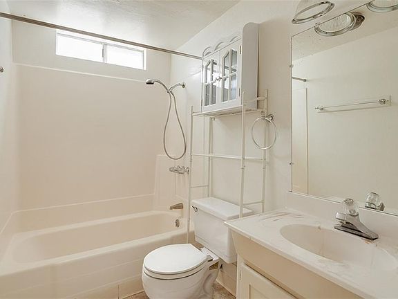 2nd image of 1017 Greenway Dr #C