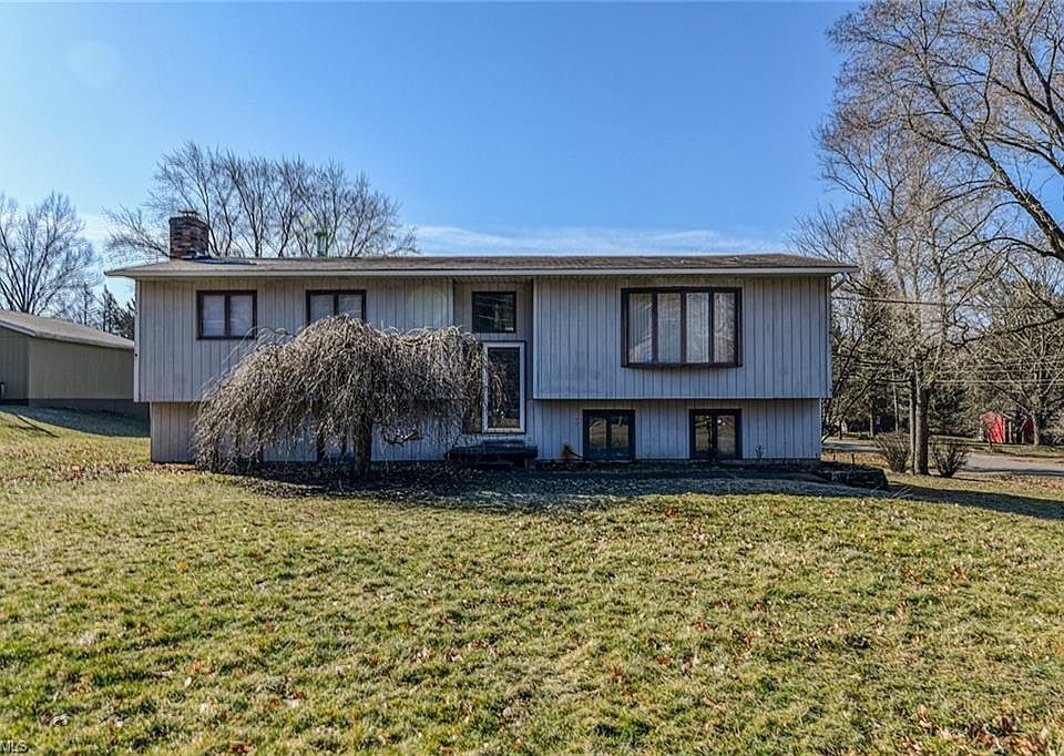 1st image of 144 Woodsdale Dr