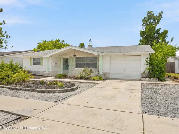 1207 Lodestar Dr, Holiday, FL 34690