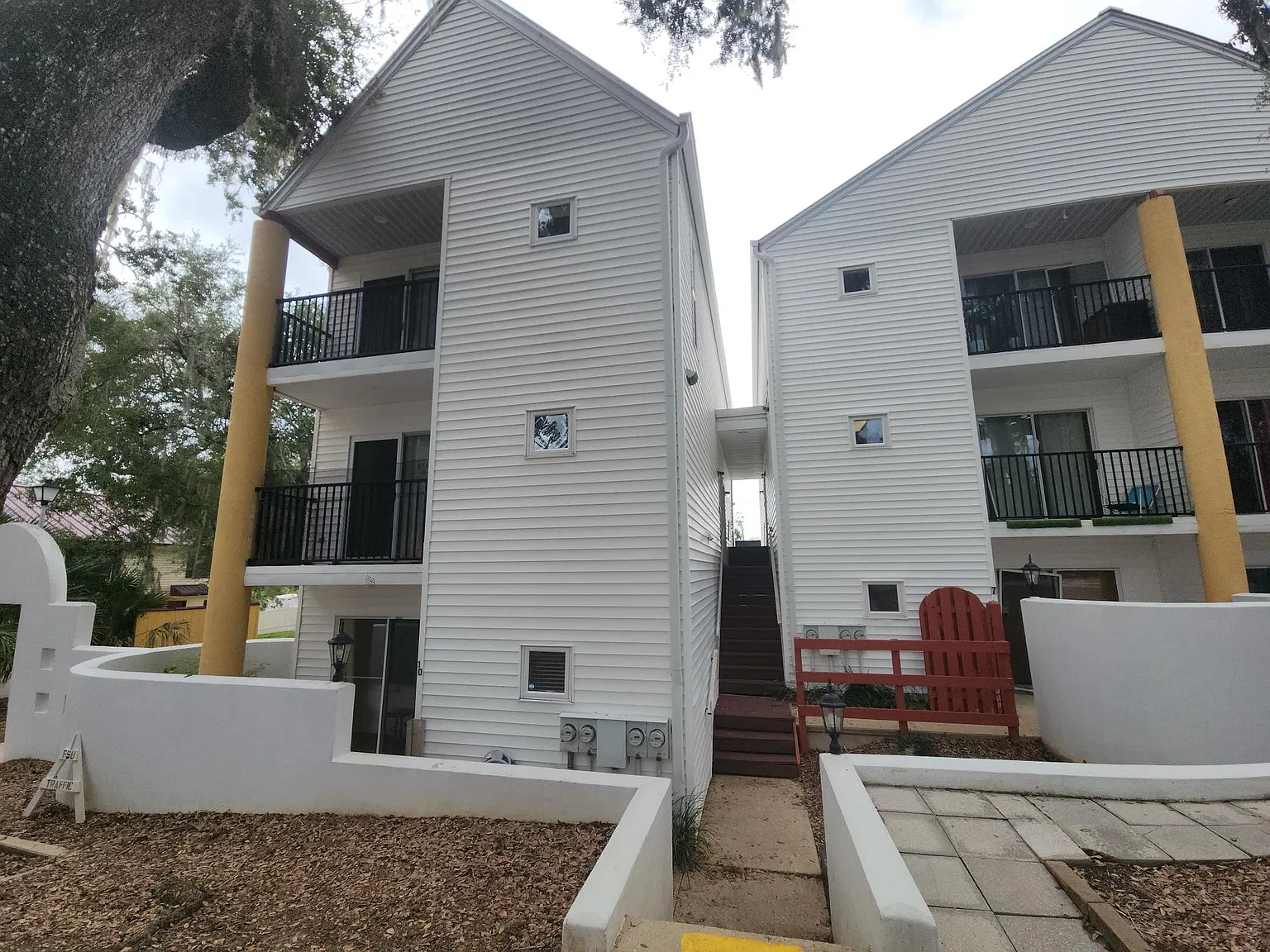 2 bed, 834 sqft, $1,600 — Photo 1