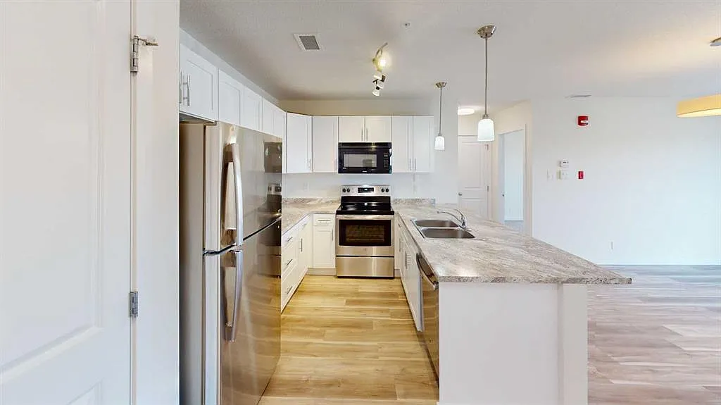 2 bed, 2.0 bath, 825 sqft, $1,700 — Photo 2