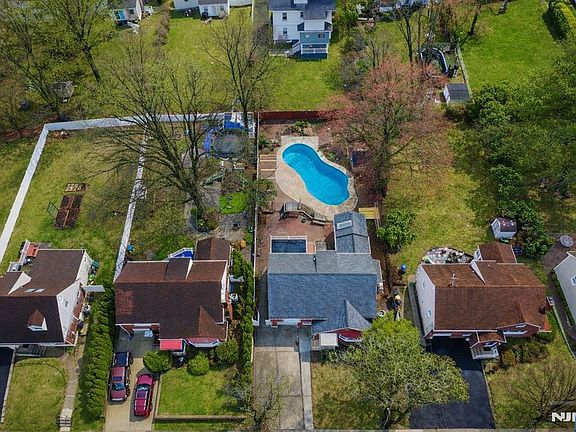 2nd image of 86 Howland Ave