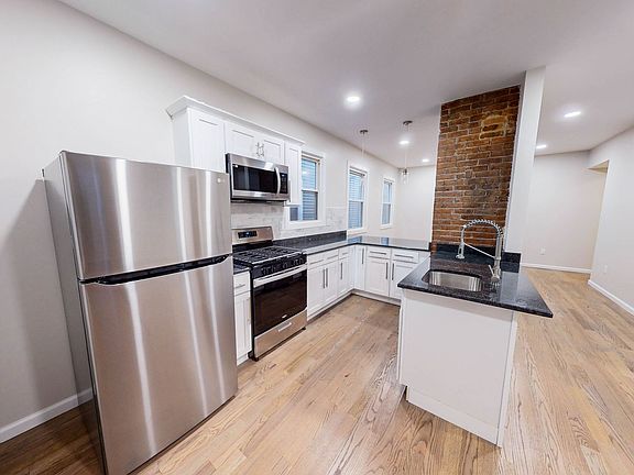 3rd image of 44 Henry St APT 1