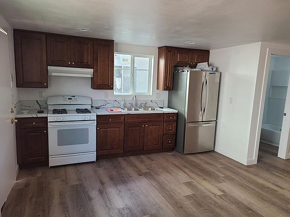 4th image of 3539 E 8th St #1/2