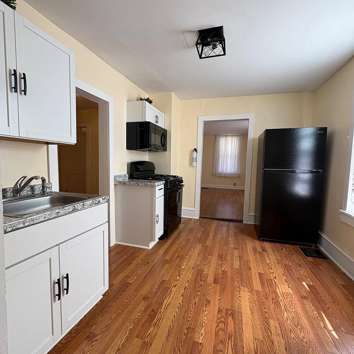 2 bed, 900 sqft, $1,750 — Photo 4