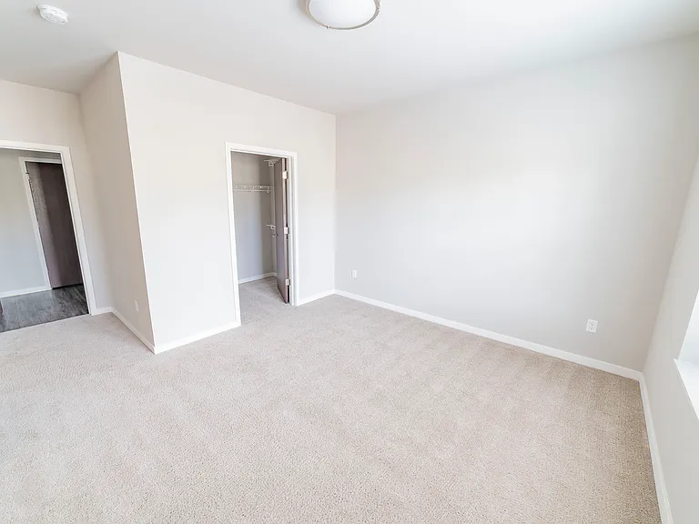 Mammoth Springs Apartments & Townhomes — Photo 12