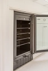 Rented by Dixon Advisory USA Inc.