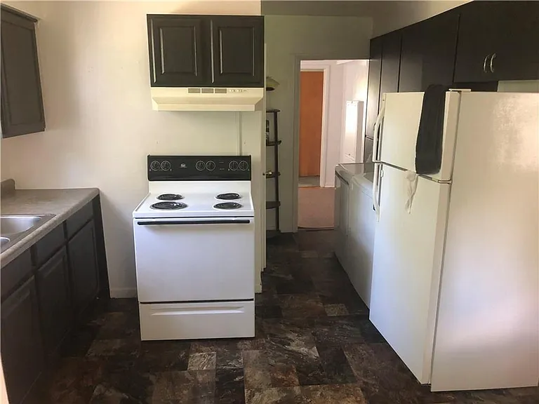 1035 Alvey St — Photo 3