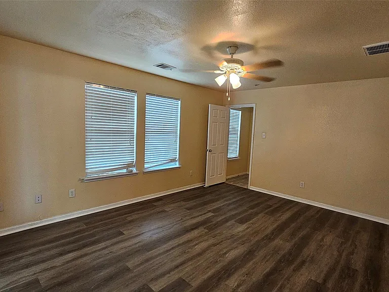 22135 Greengate Dr — Photo 33