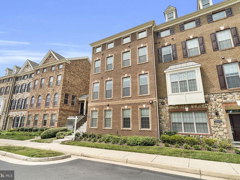 1st image of 22515 Naugatuck Sq