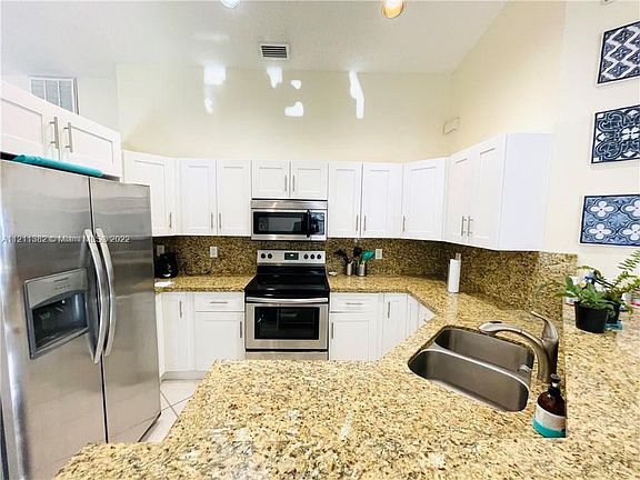 2nd image of 1536 Mira Vista Cir #1536
