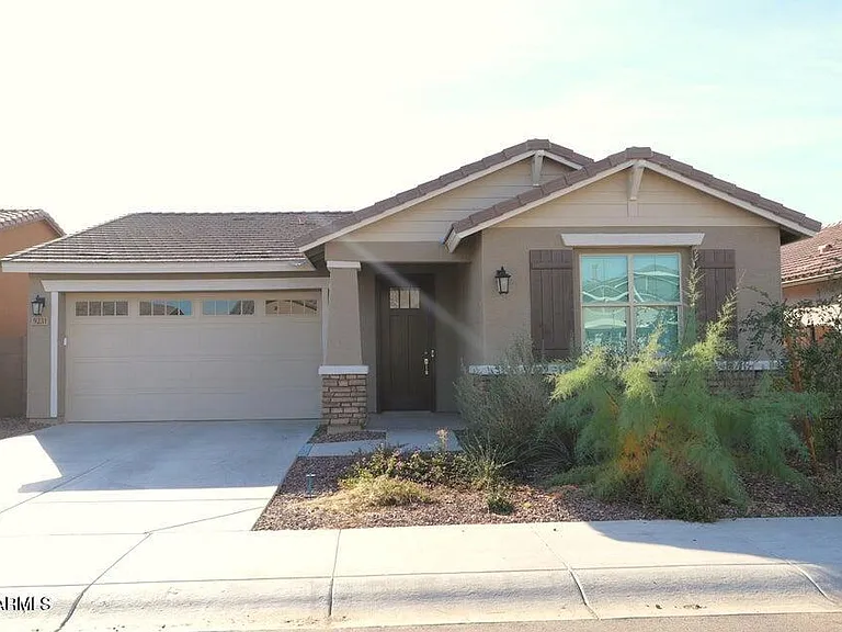 9231 W Montecito Ave — Photo 1