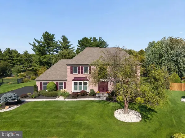 700 Fox Hollow Dr, Yardley, PA 19067