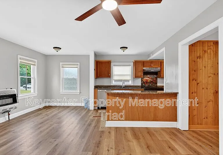 704 E Lexington Ave — Photo 15