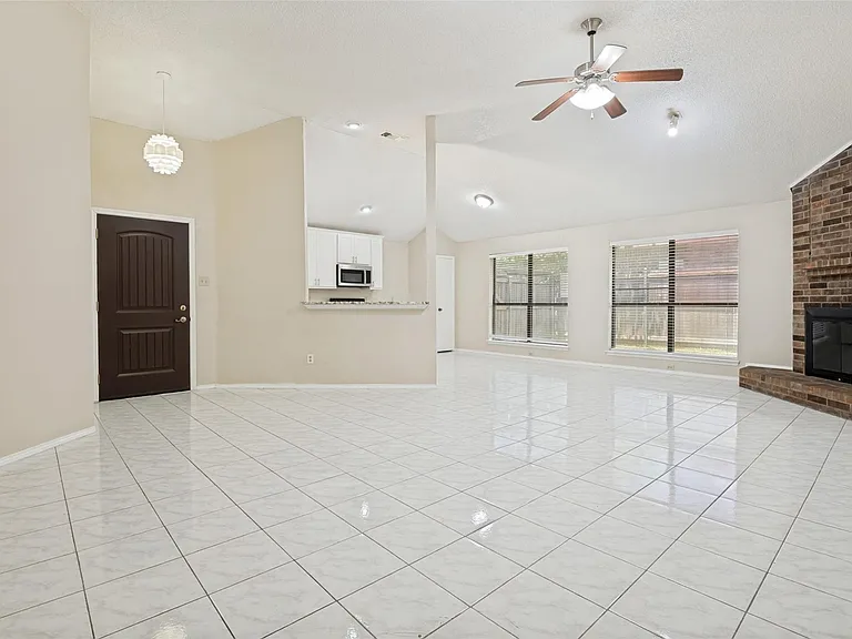 405 Myrtle Dr — Photo 5