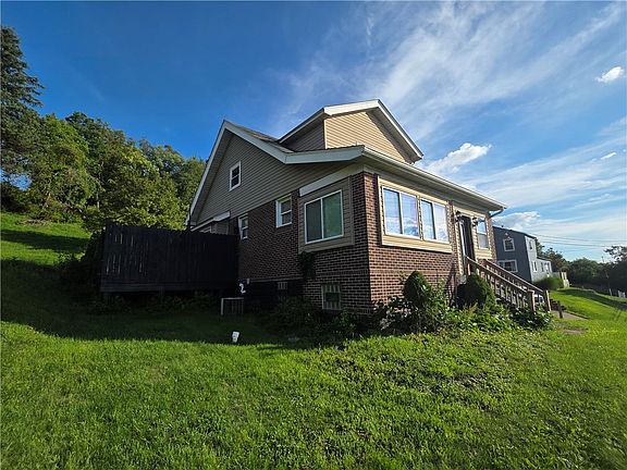 3rd image of 634 Friday Rd
