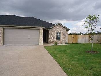 1st image of 610 Fieldstone Dr