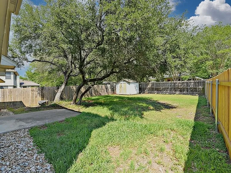 8416 Alvin High Ln — Photo 22