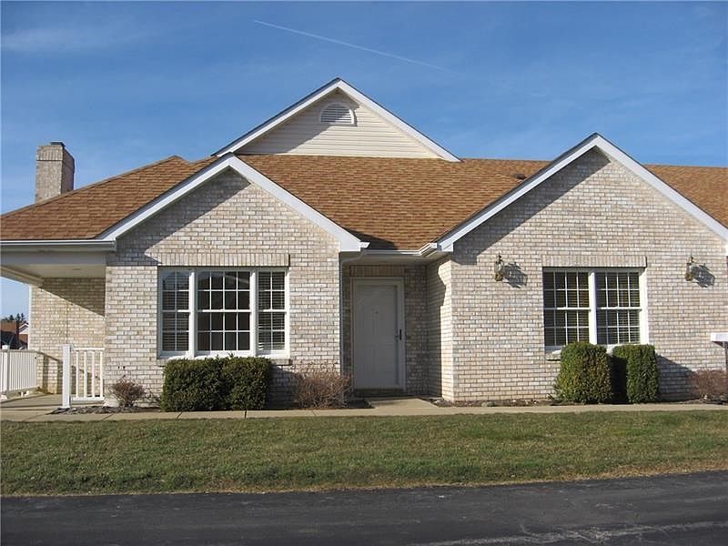 WELCOME TO 131 WOOD HAWK LANE.  FRESH NEW PAINT,  NEW CARPET AND BLINDS MAKE THIS A PERFECT CHOICE FOR YOUR NEW HOME.  JUST MOVE