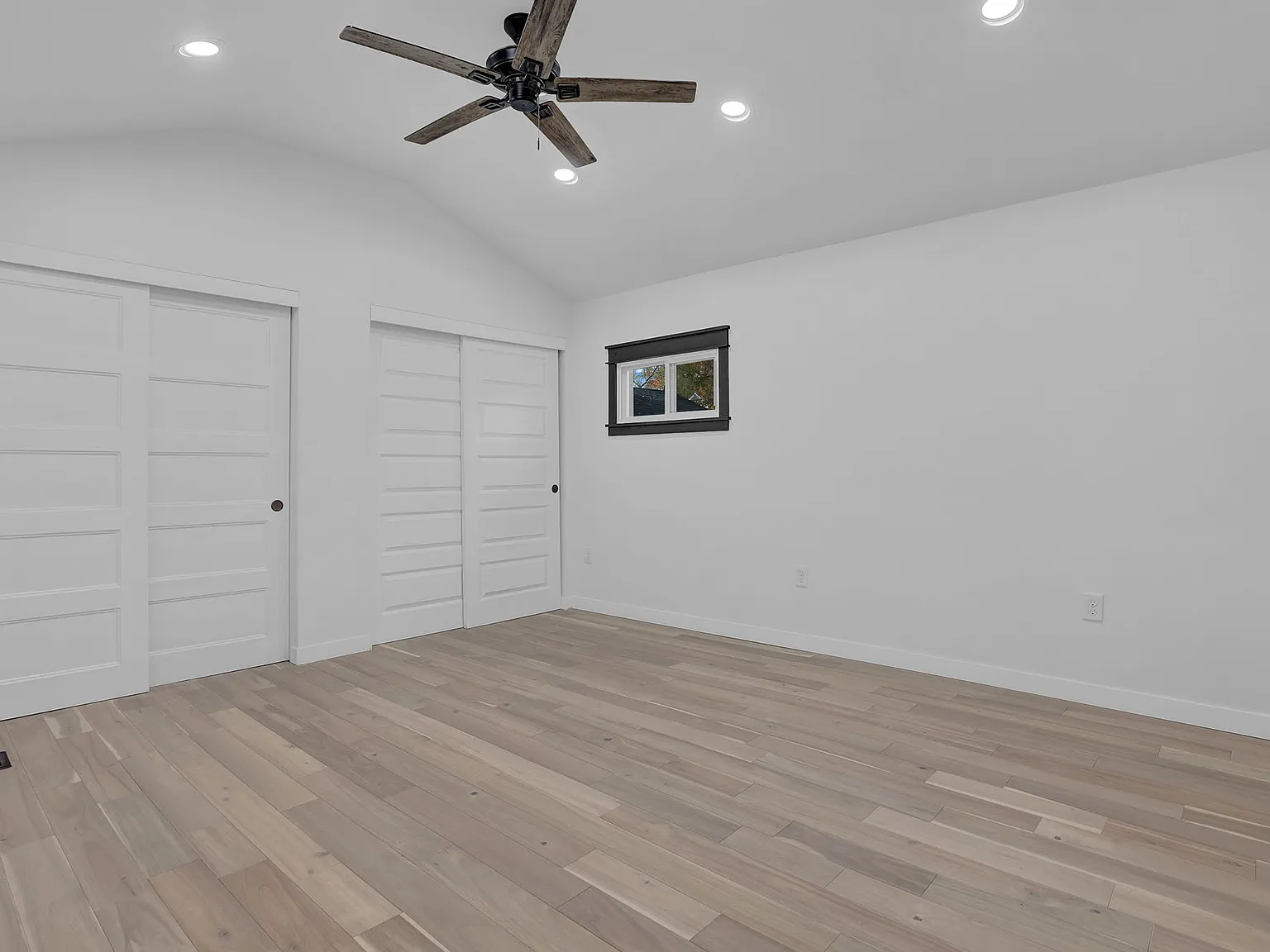 3 bed, 1.5 bath, 1550 sqft, $2,700 — Photo 2