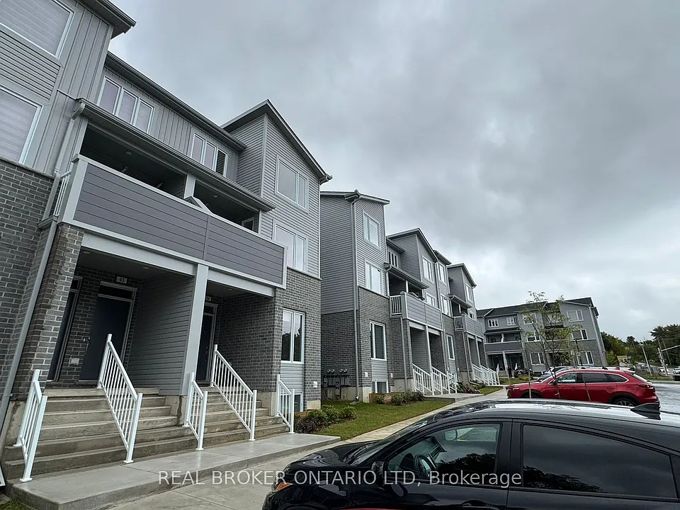 925 Deveron Cres #44