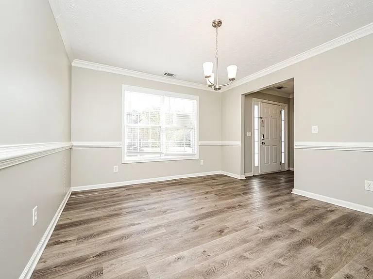 145 Trelawney Ln — Photo 5