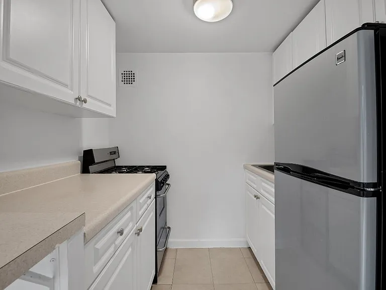 220 E 22nd St #6A — Photo 1