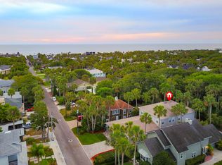 332 7th St, Atlantic Beach, FL 32233