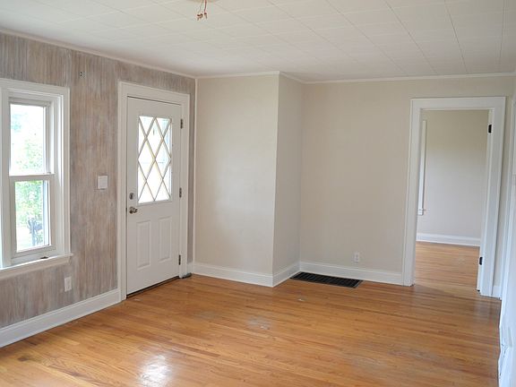 3rd image of 1612 Packers Ave