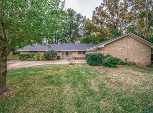 205 Hickory St, Gladewater, TX 75647
