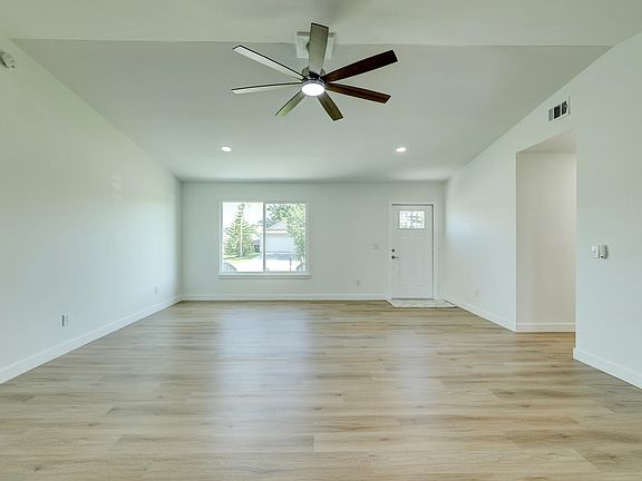 5th image of 2038 SW Grant Avenue