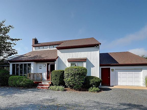 3rd image of 51 Carver Ln
