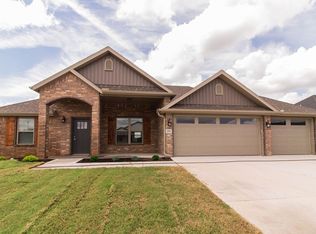 2221 Langford St, Pea Ridge, AR 72751