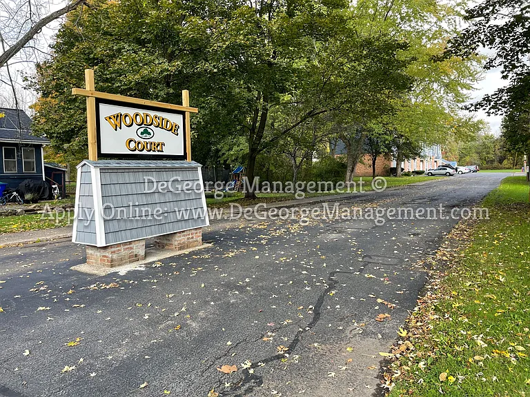 Woodside Court Apartments — Photo 8